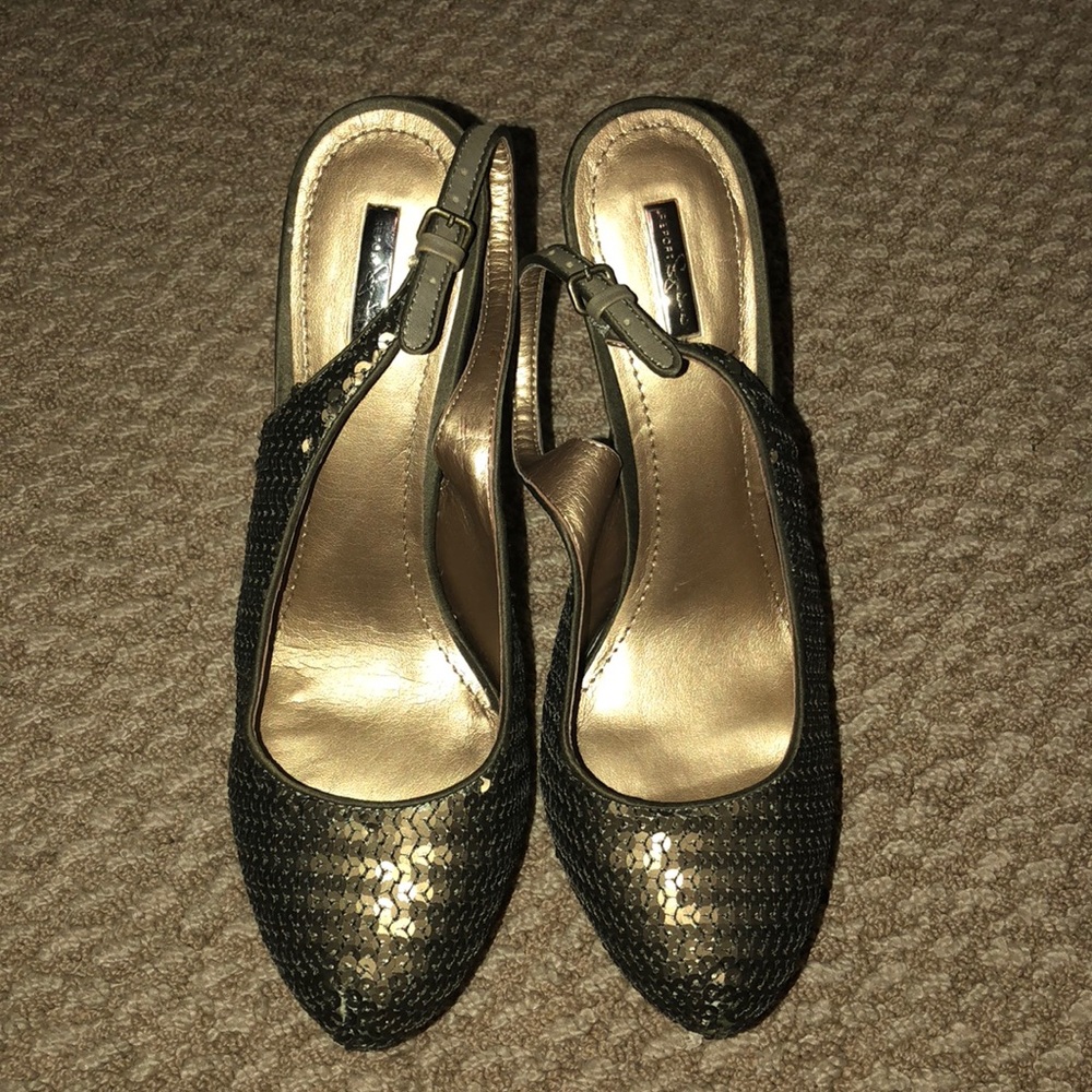 Report Signature Heels